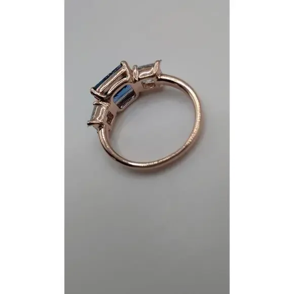 Elegant Blue Gemstone Ring with Side Stones Size 7 - Picture 5 of 9